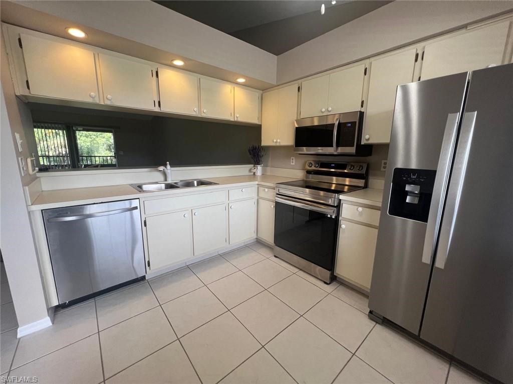 13076 Cross Creek Ct 408 Property Photo 3