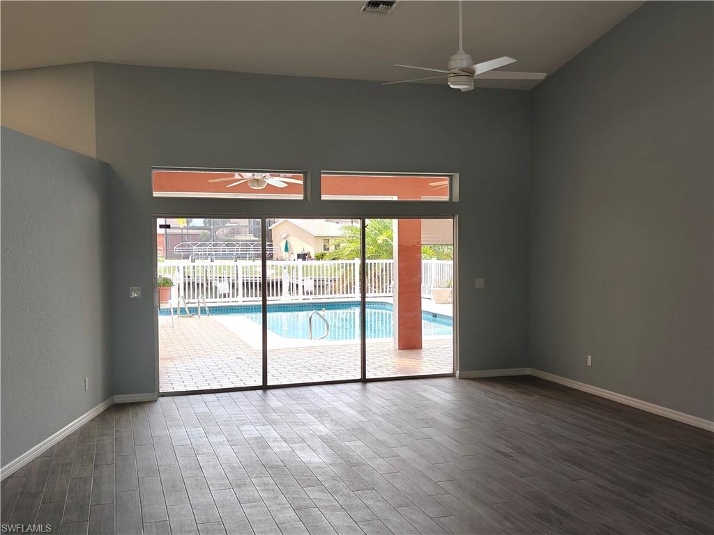 2105 Sw 53rd Ter Property Photo 3