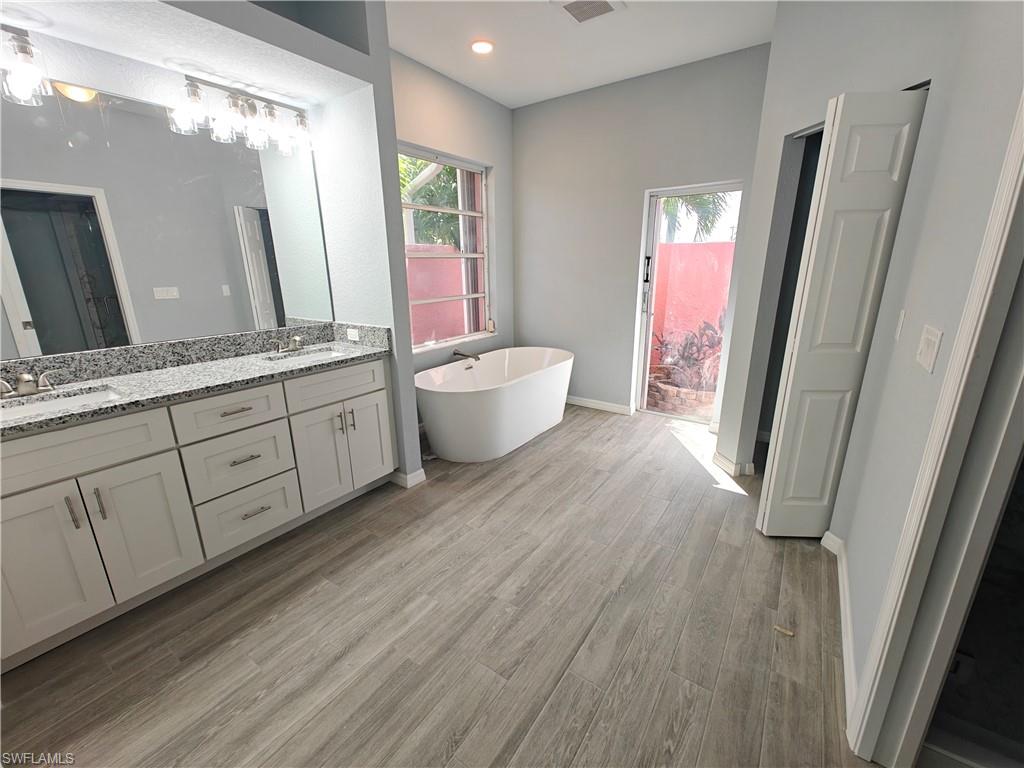 2105 Sw 53rd Ter Property Photo 9