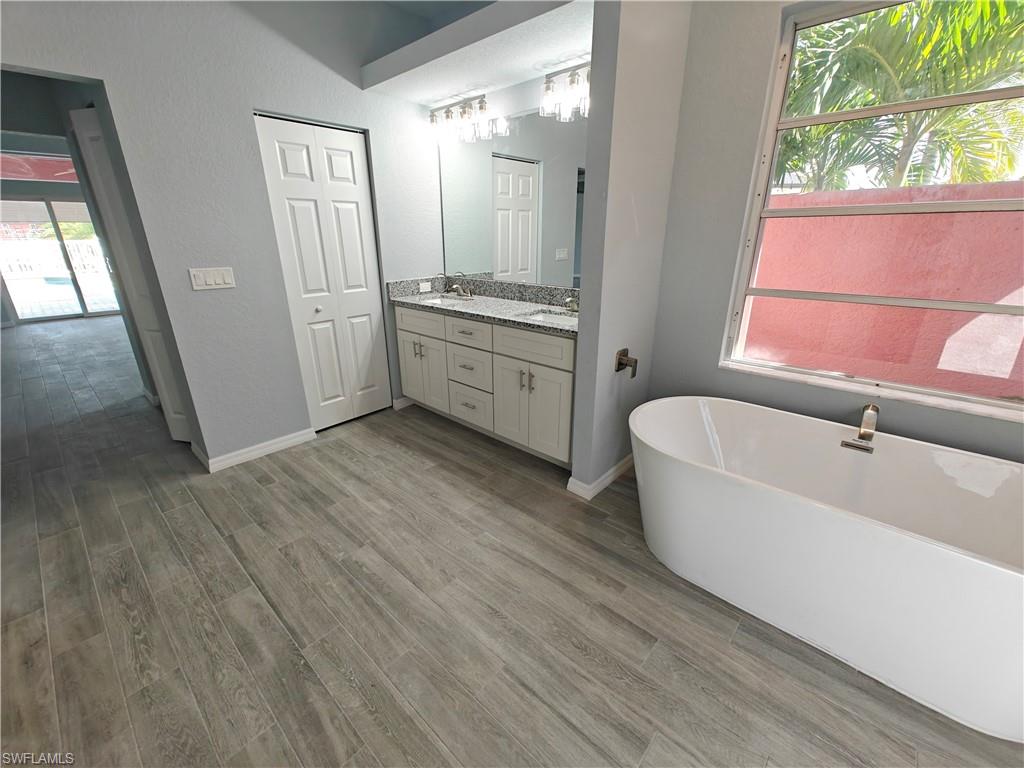 2105 Sw 53rd Ter Property Photo 11