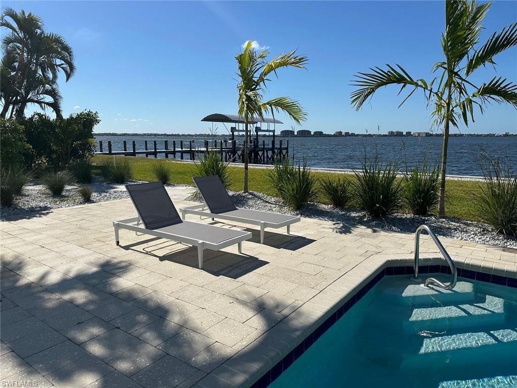 656 Coral Dr Property Photo 4
