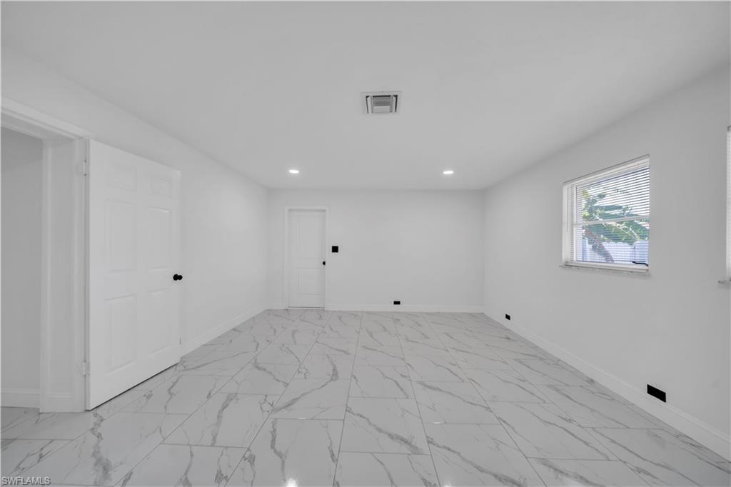 139 E Lake Dr Property Photo 24