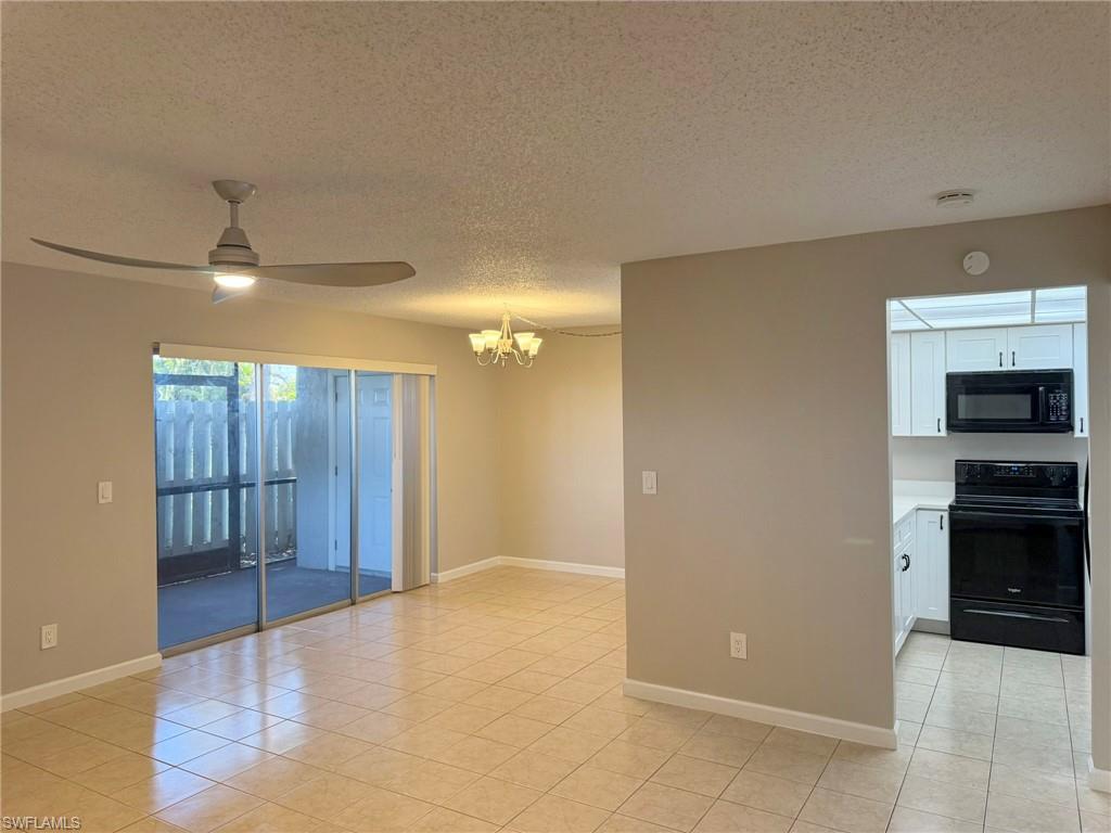 5751 Foxlake Dr A Property Photo 3