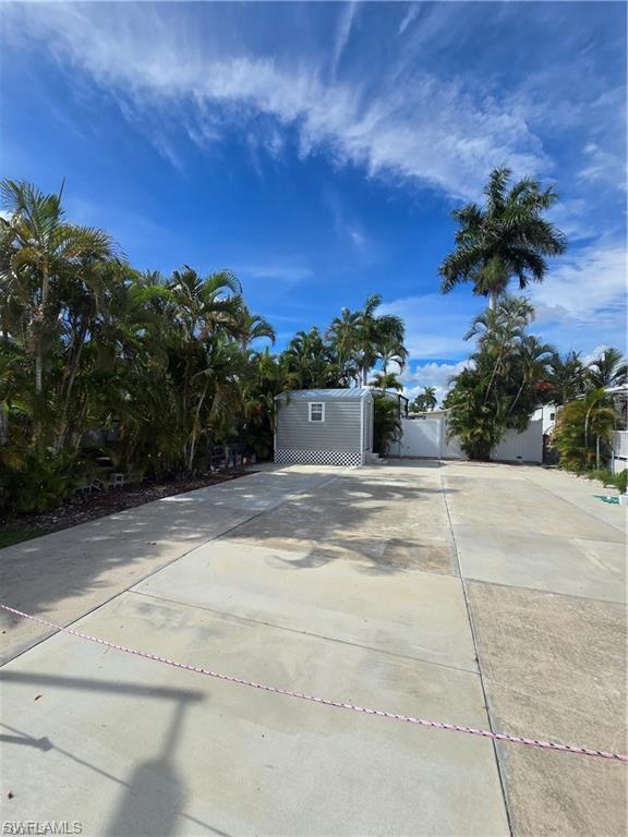 5650 Red Bird Ln Property Photo 3
