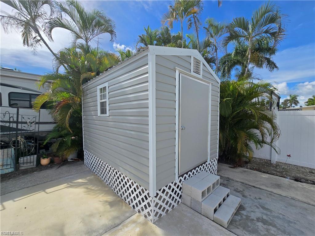 5650 Red Bird Ln Property Photo 6