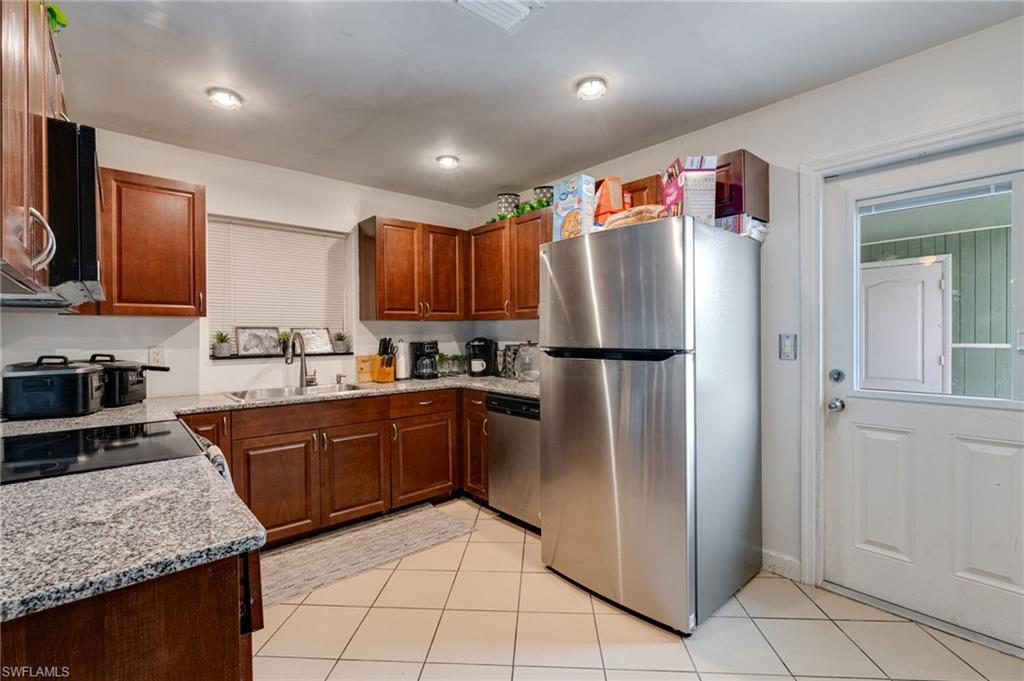 102 Oleander Rd Property Photo 3