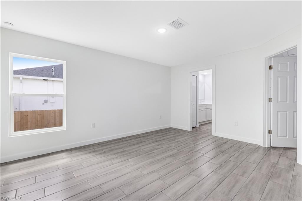 1242 Echard St E Property Photo 17