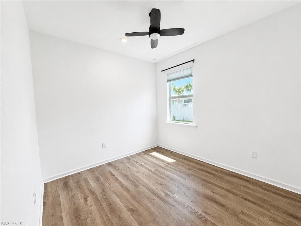 42723 Valley Brooks St Property Photo 10