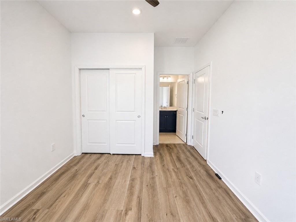 42723 Valley Brooks St Property Photo 11
