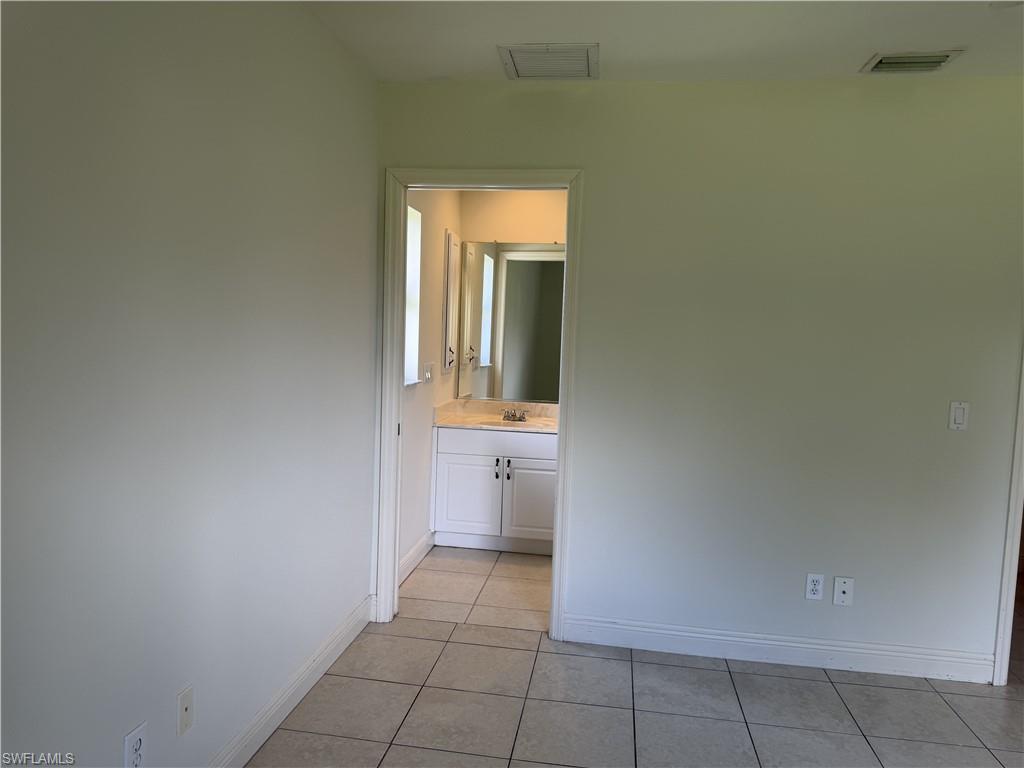 305 Nw 22nd Pl Property Photo 9