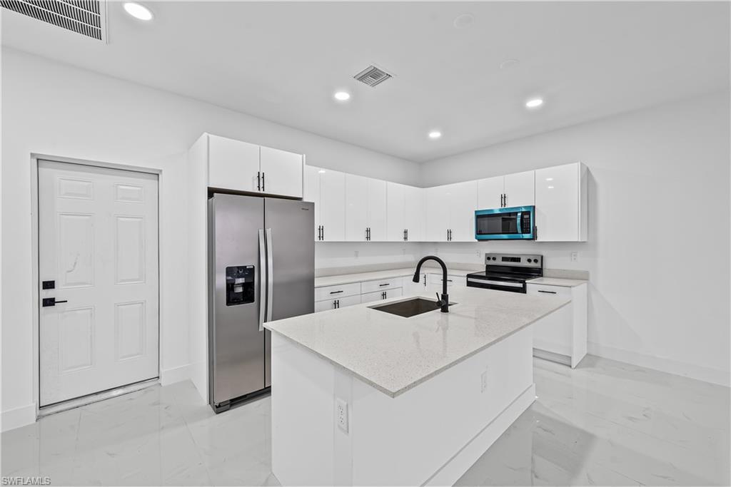696-698 Creuset Ave S Property Photo 6