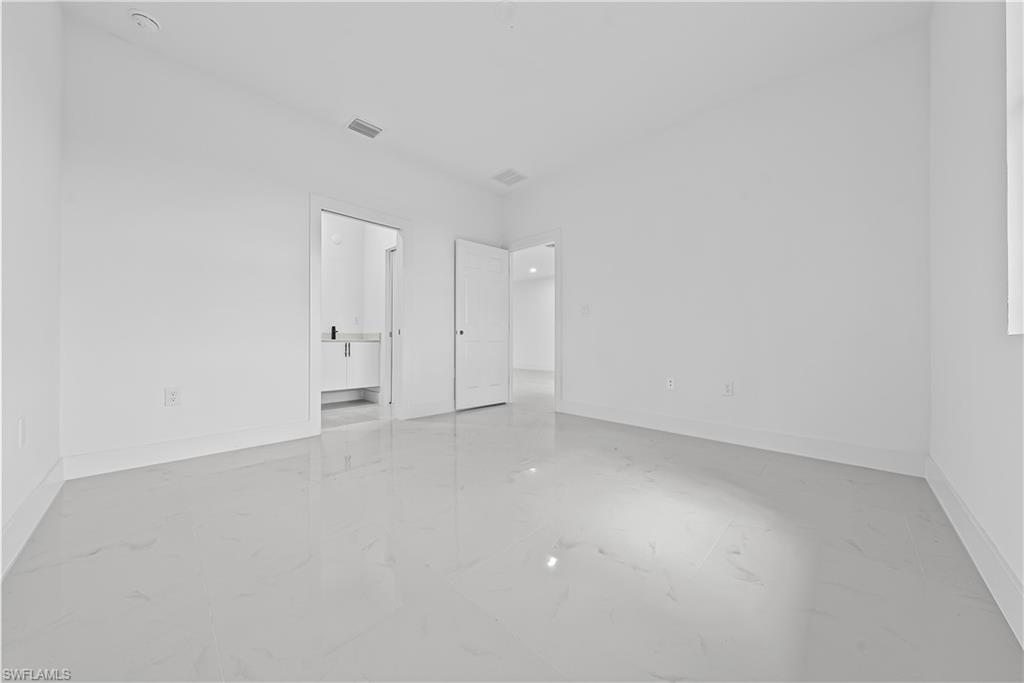 696-698 Creuset Ave S Property Photo 10
