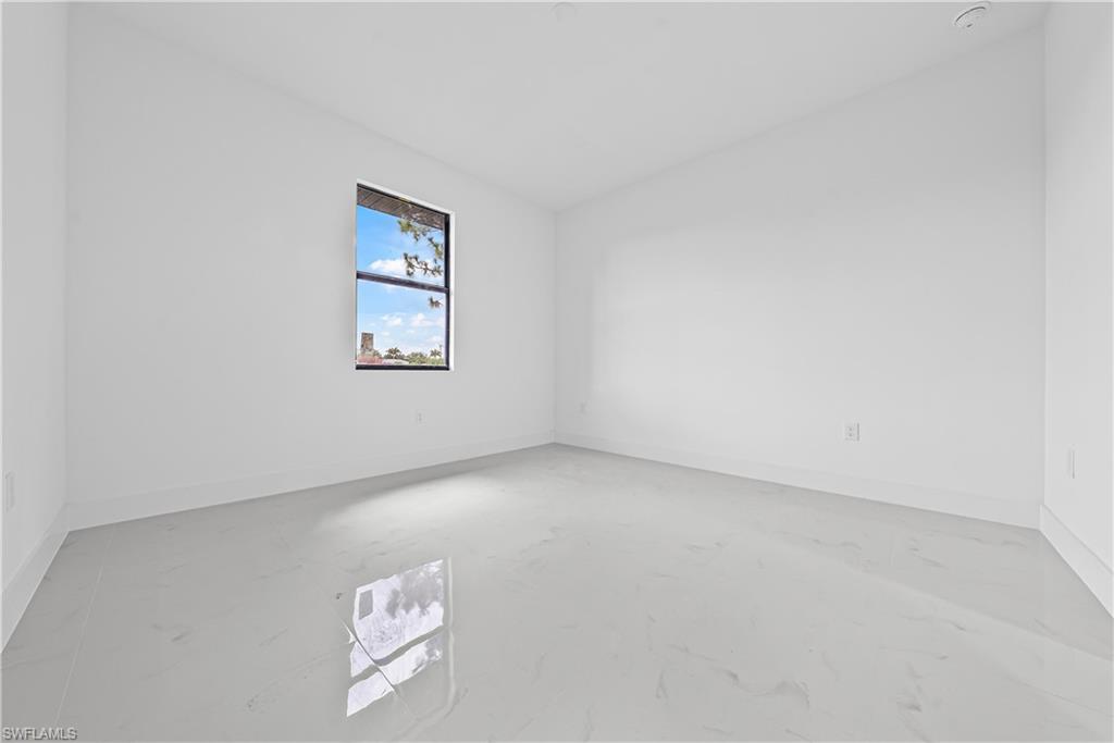 696-698 Creuset Ave S Property Photo 11