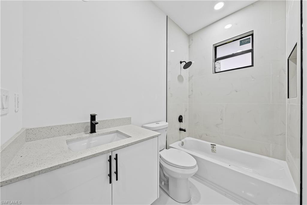 696-698 Creuset Ave S Property Photo 12