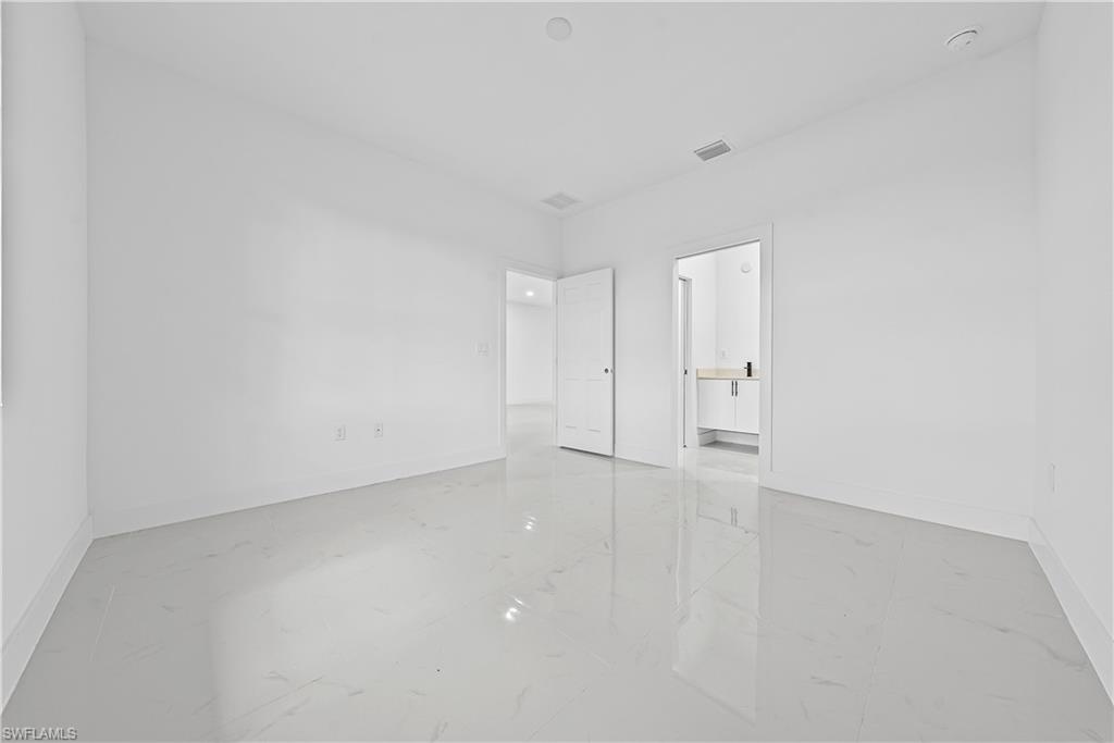 696-698 Creuset Ave S Property Photo 15