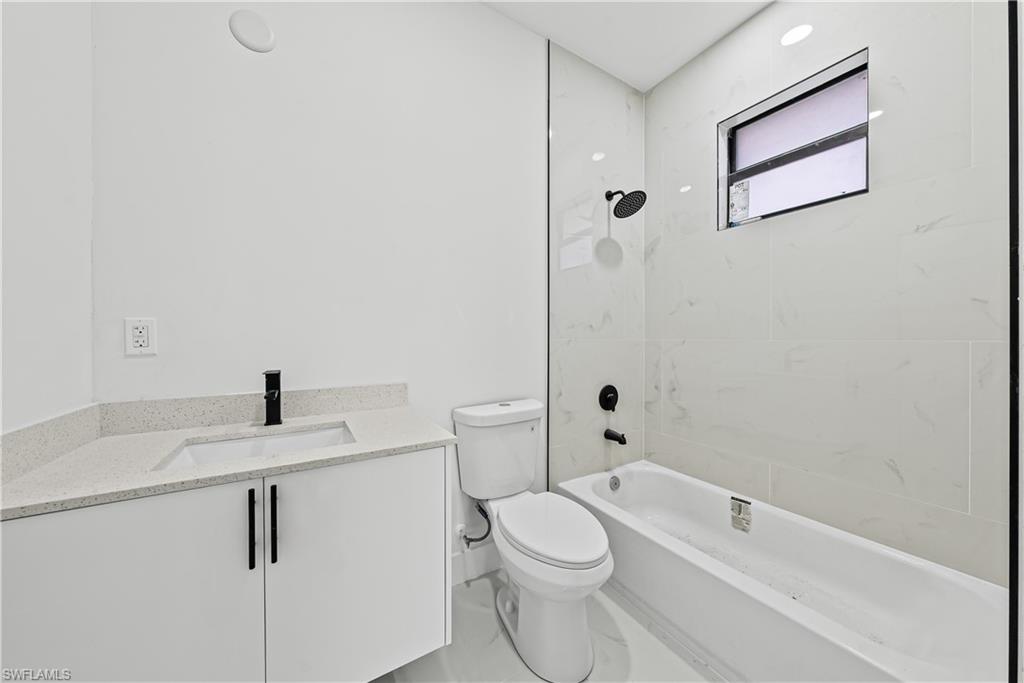696-698 Creuset Ave S Property Photo 16