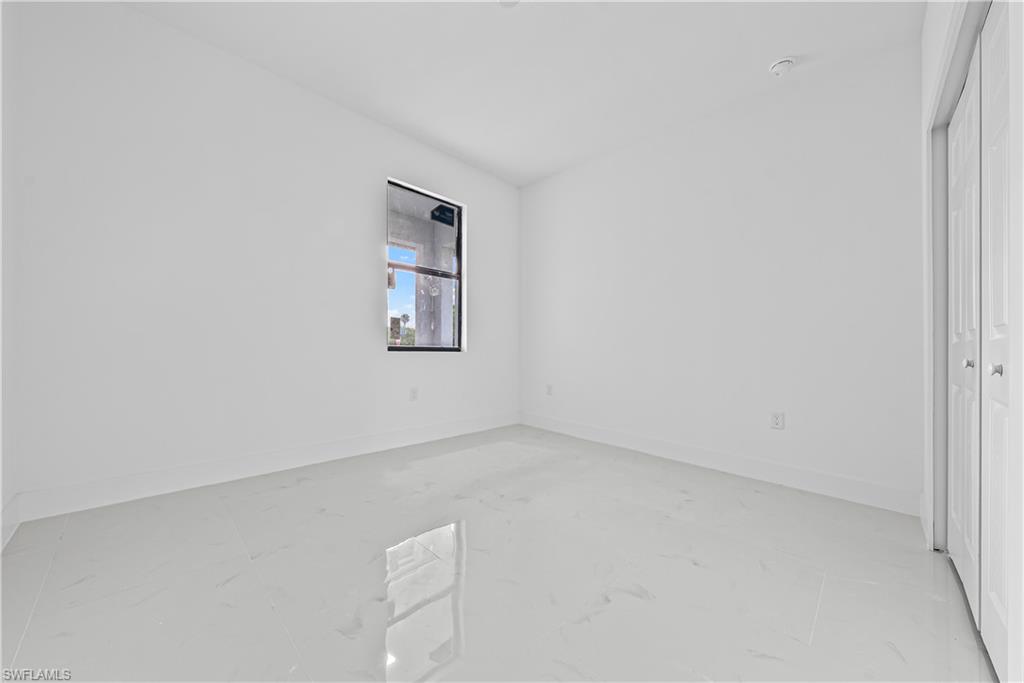 696-698 Creuset Ave S Property Photo 17