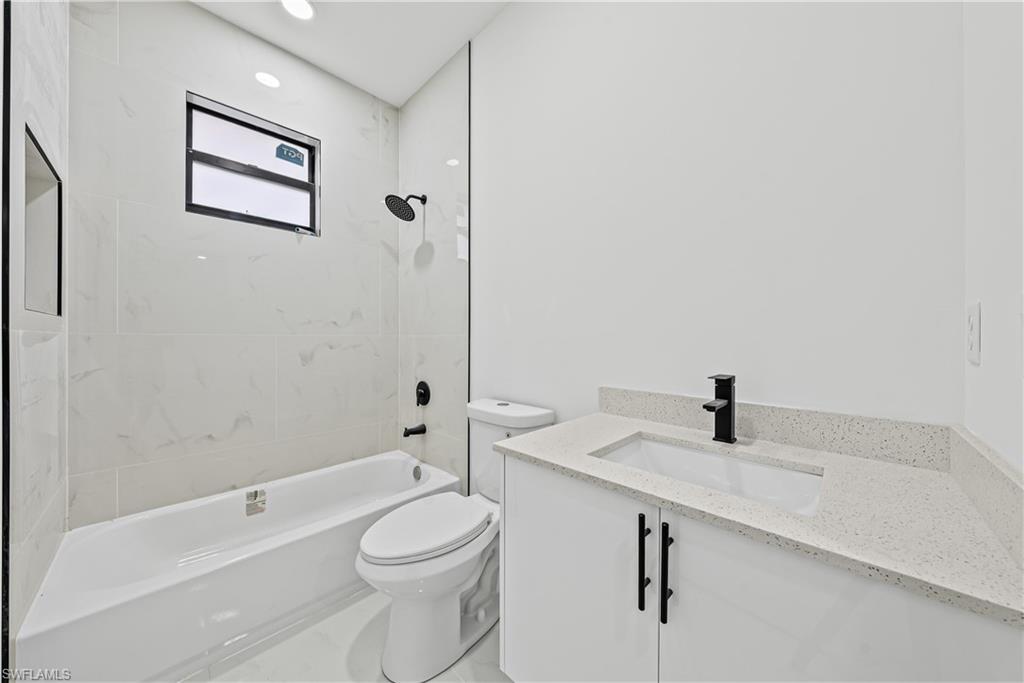 696-698 Creuset Ave S Property Photo 18