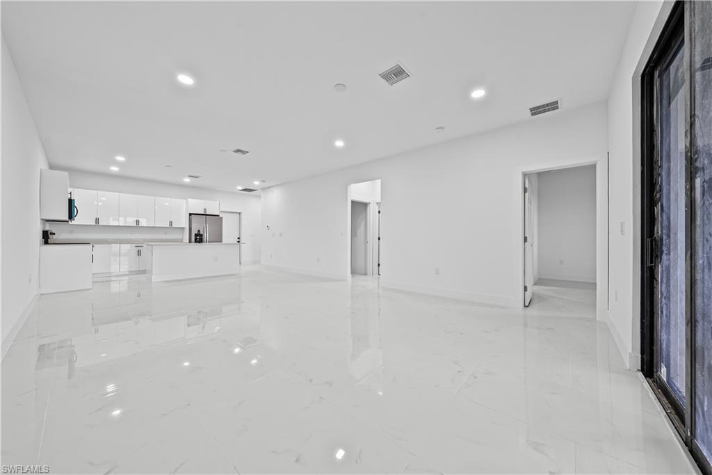 696-698 Creuset Ave S Property Photo 20