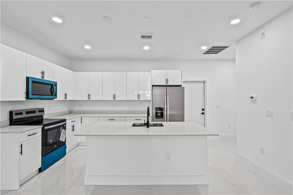 696-698 Creuset Ave S Property Photo 22