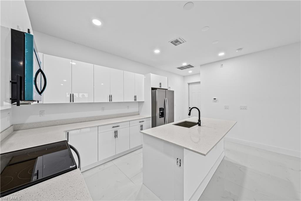 696-698 Creuset Ave S Property Photo 23