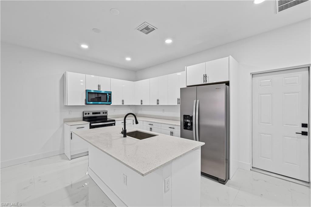 696-698 Creuset Ave S Property Photo 24