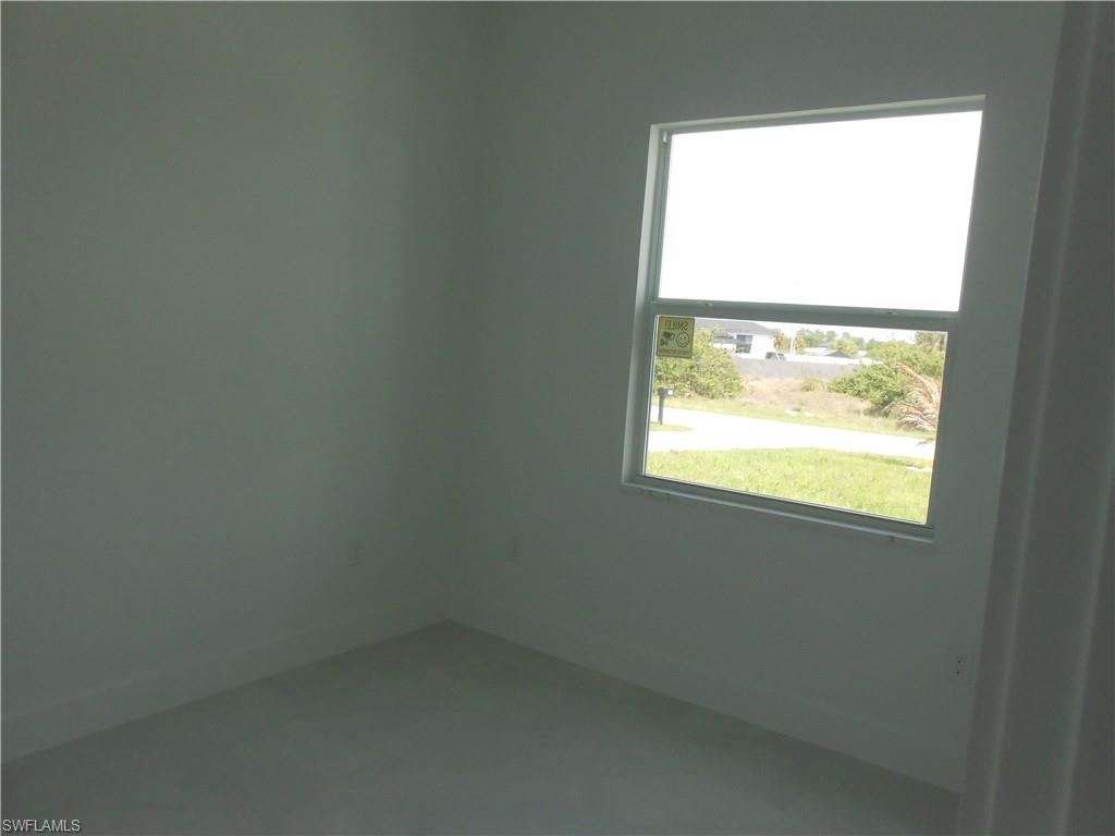 320 Poplar St Property Photo 4