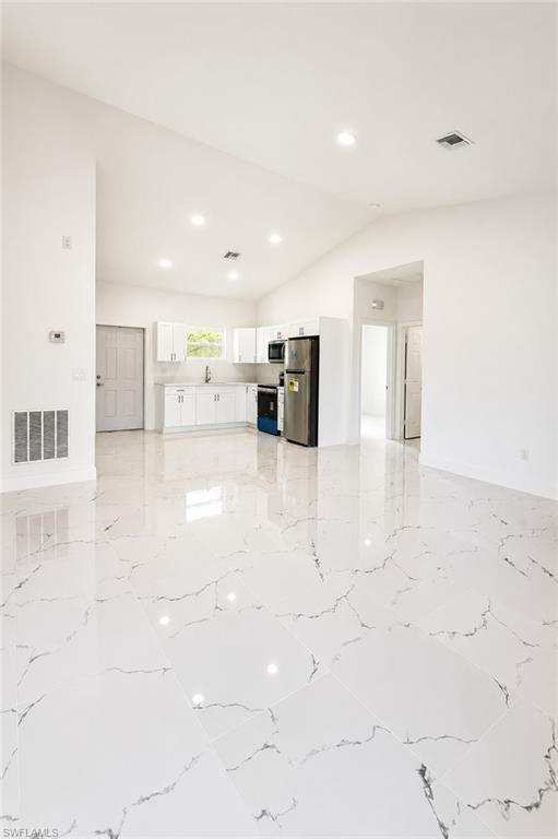 156 Carousel Ave Property Photo 3