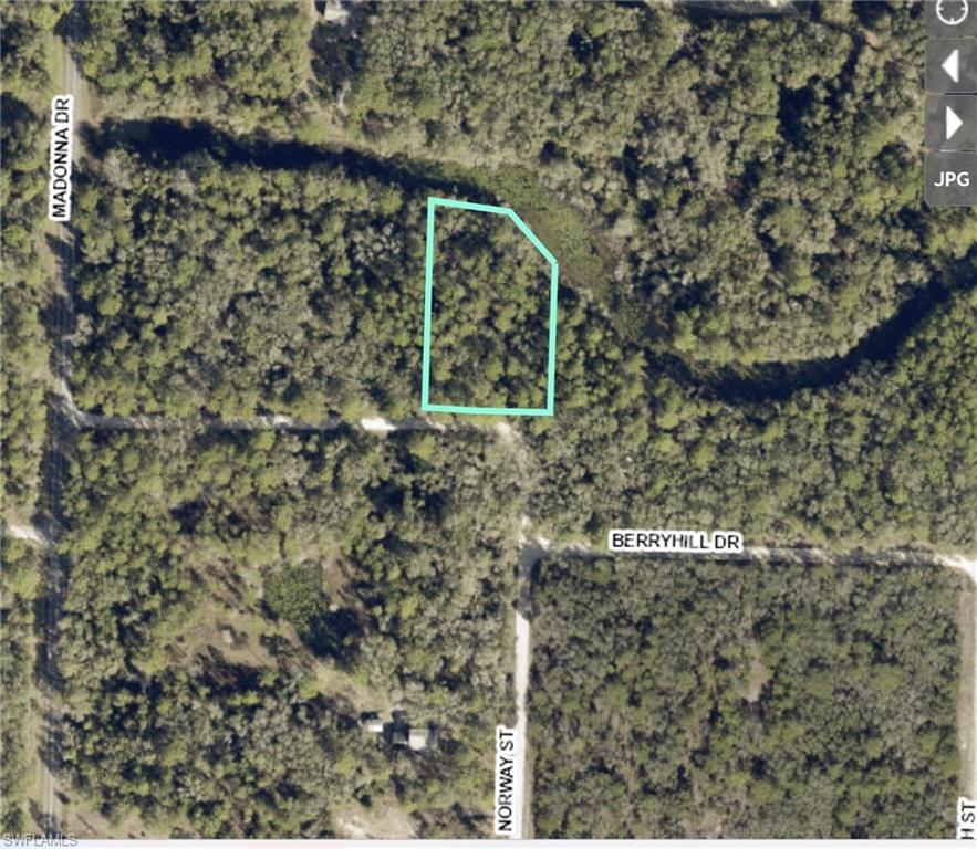 7176 Norway ST Property Photo 1