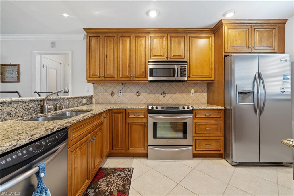 7008 Foxfire Dr Property Photo 4
