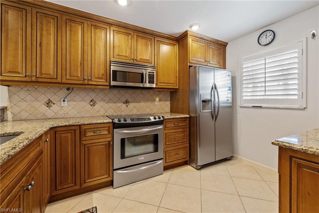 7008 Foxfire Dr Property Photo 6