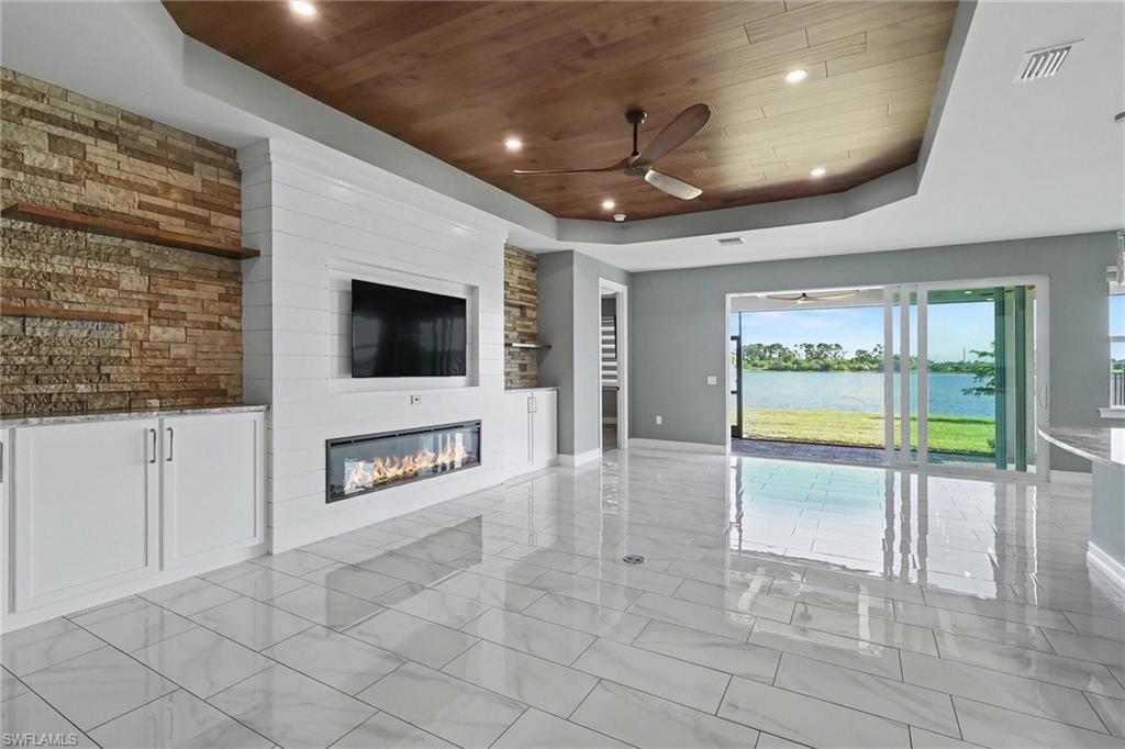 355 Spring Hill Lake Loop Property Photo 7