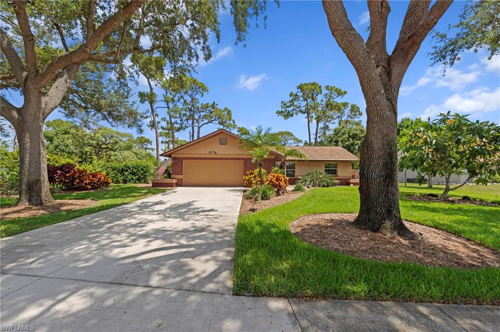 2379 Woodland Blvd Property Photo 1