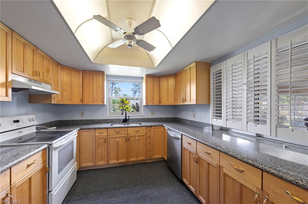 2379 Woodland Blvd Property Photo 6