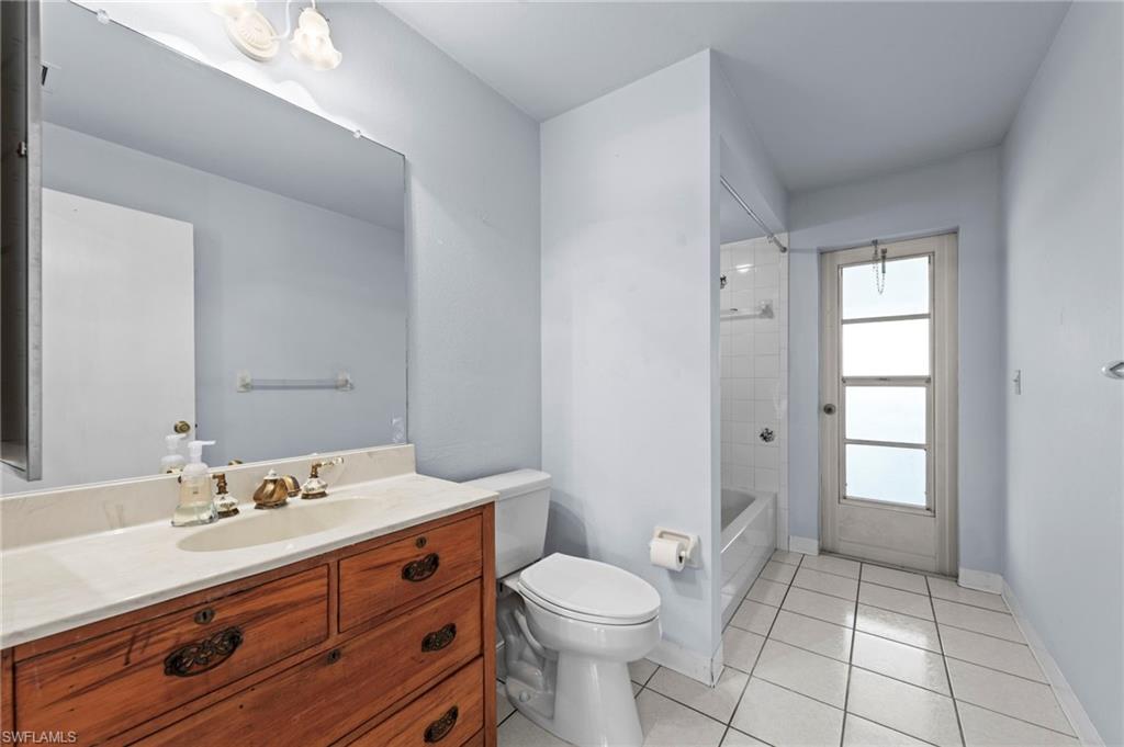 2379 Woodland Blvd Property Photo 11