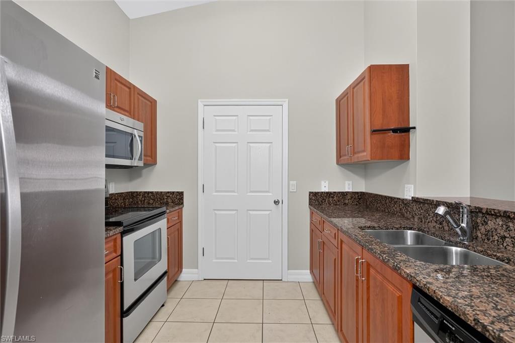 8521 Oakshade Cir 422 Property Photo 12