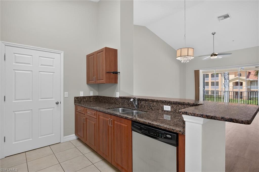 8521 Oakshade Cir 422 Property Photo 13