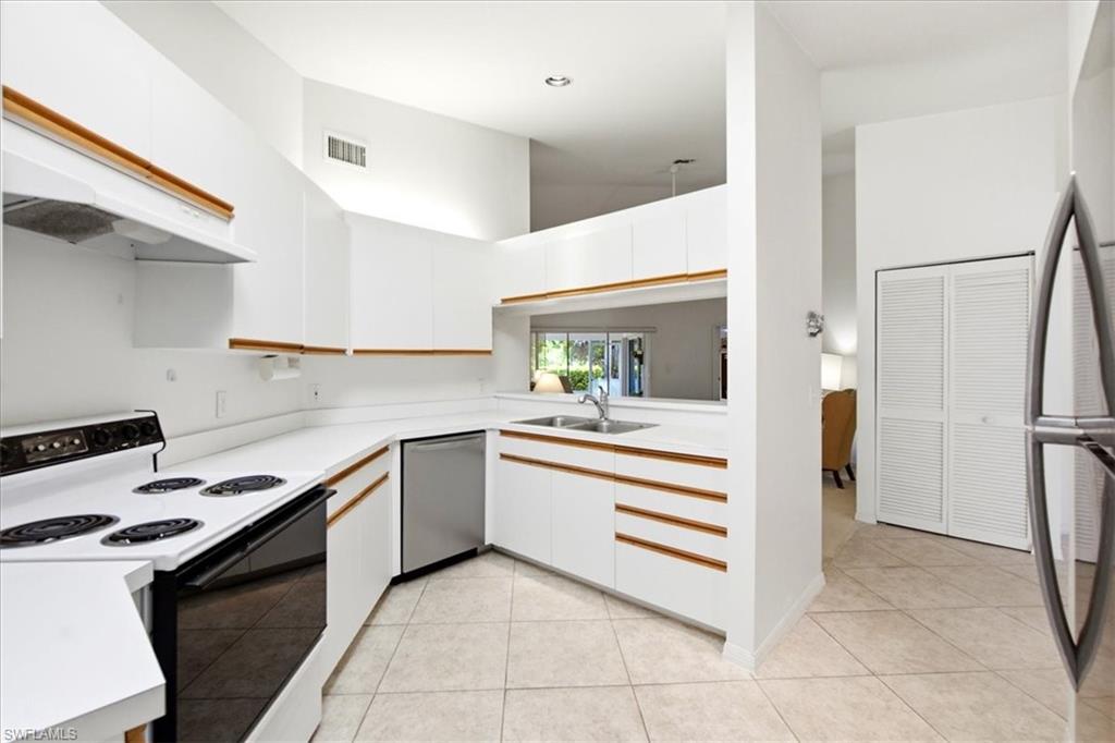 21681 Sungate Ct Property Photo 8