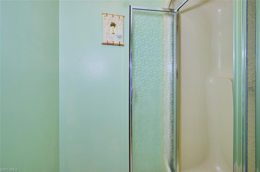1905 Se 40th Ter 102 Property Photo 14
