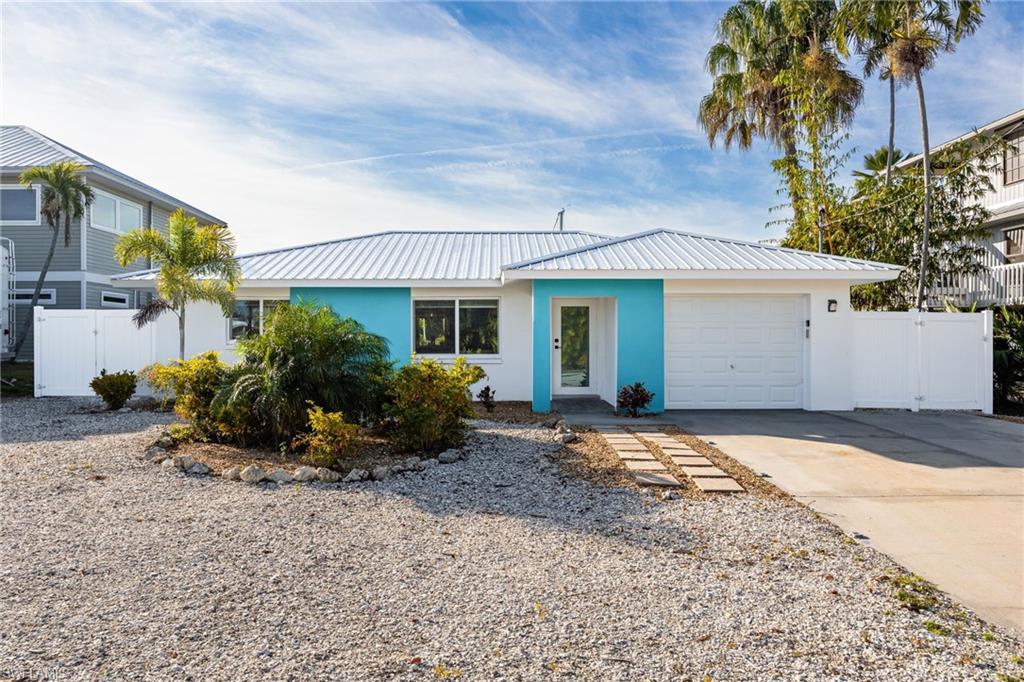 3571 Emerald Ave Property Photo 3