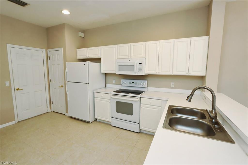 1172 Oxford Ln 27 Property Photo 4