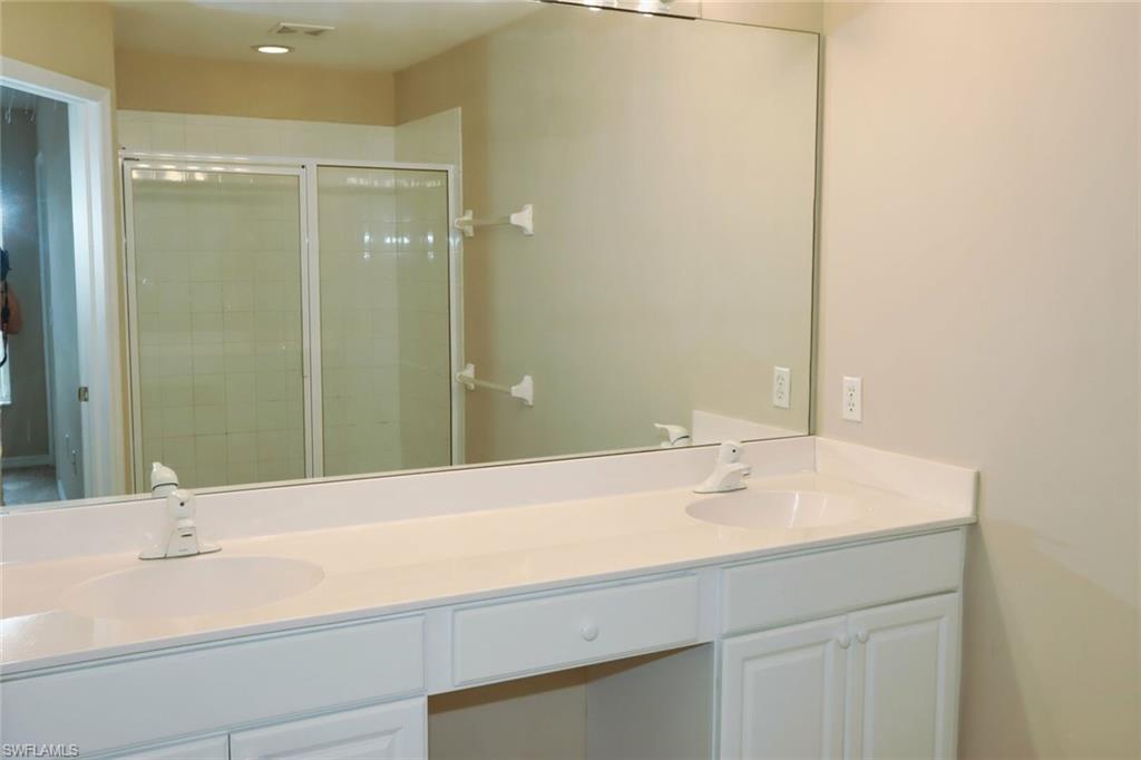 1172 Oxford Ln 27 Property Photo 16