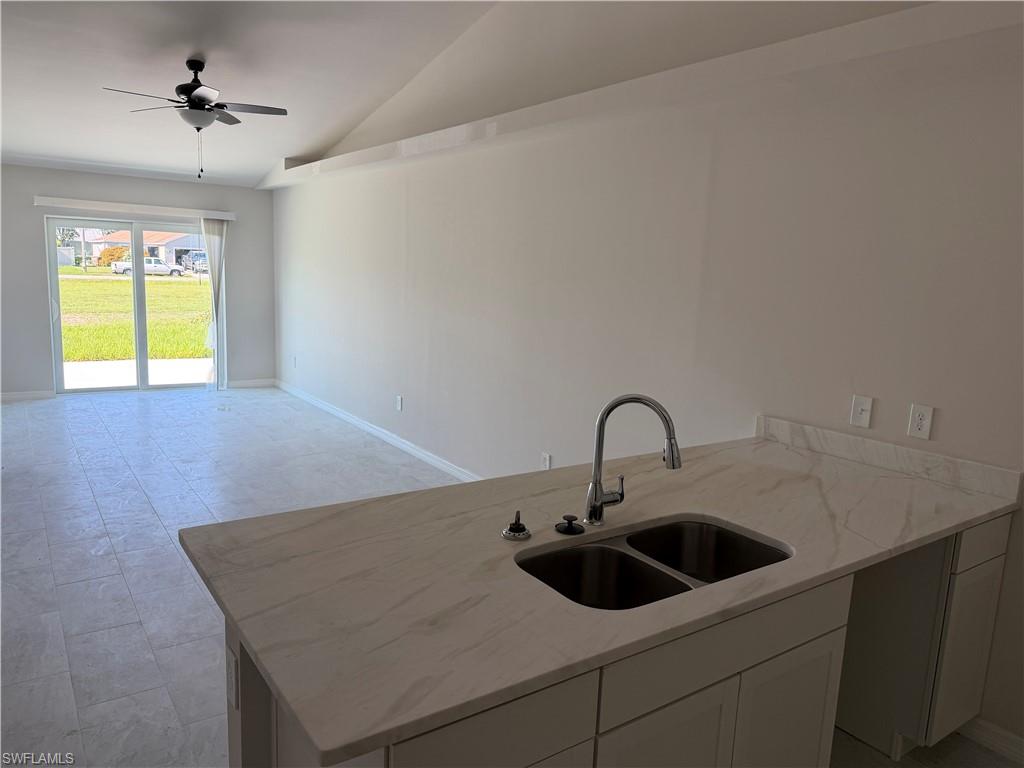 703 Se 8th St Property Photo 2