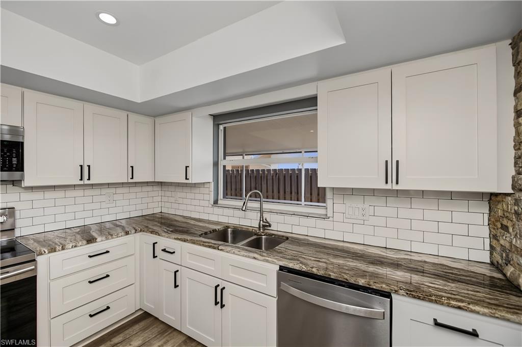 9782 Deerfoot Dr Property Photo 3