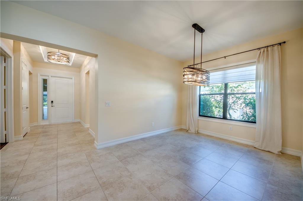 8260 Venetian Pointe Dr Property Photo 8