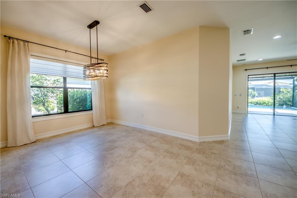 8260 Venetian Pointe Dr Property Photo 9