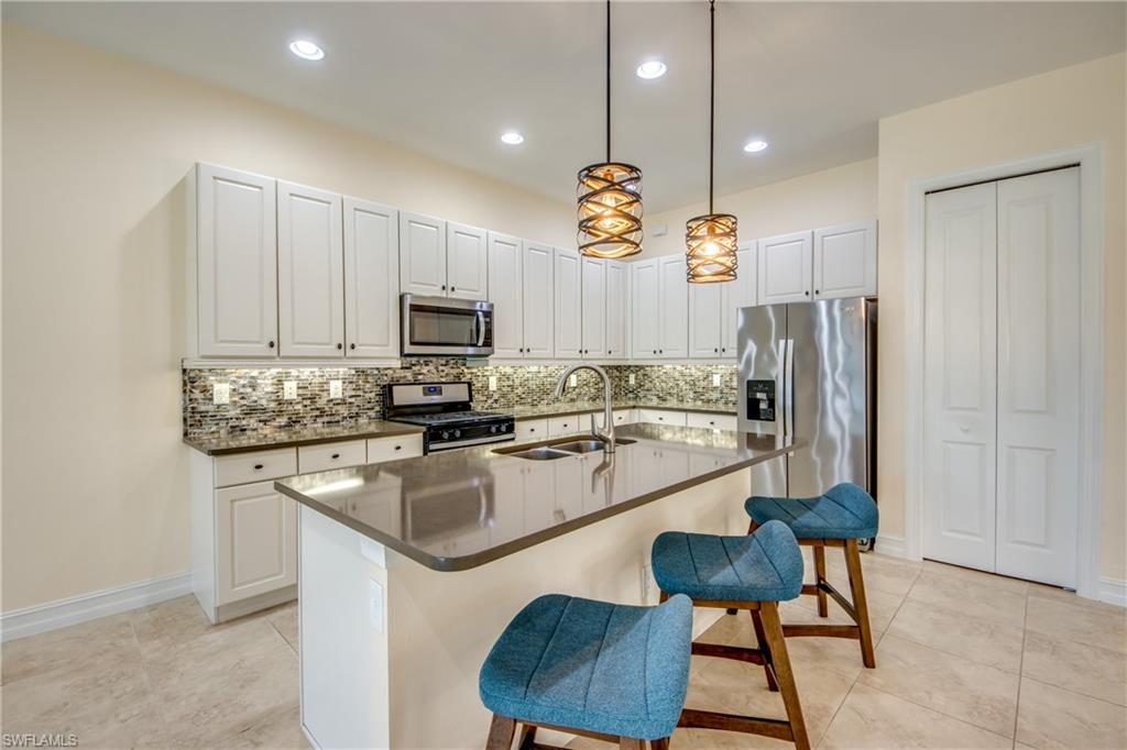 8260 Venetian Pointe Dr Property Photo 11