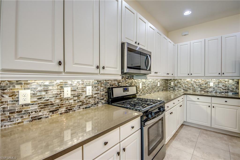 8260 Venetian Pointe Dr Property Photo 12