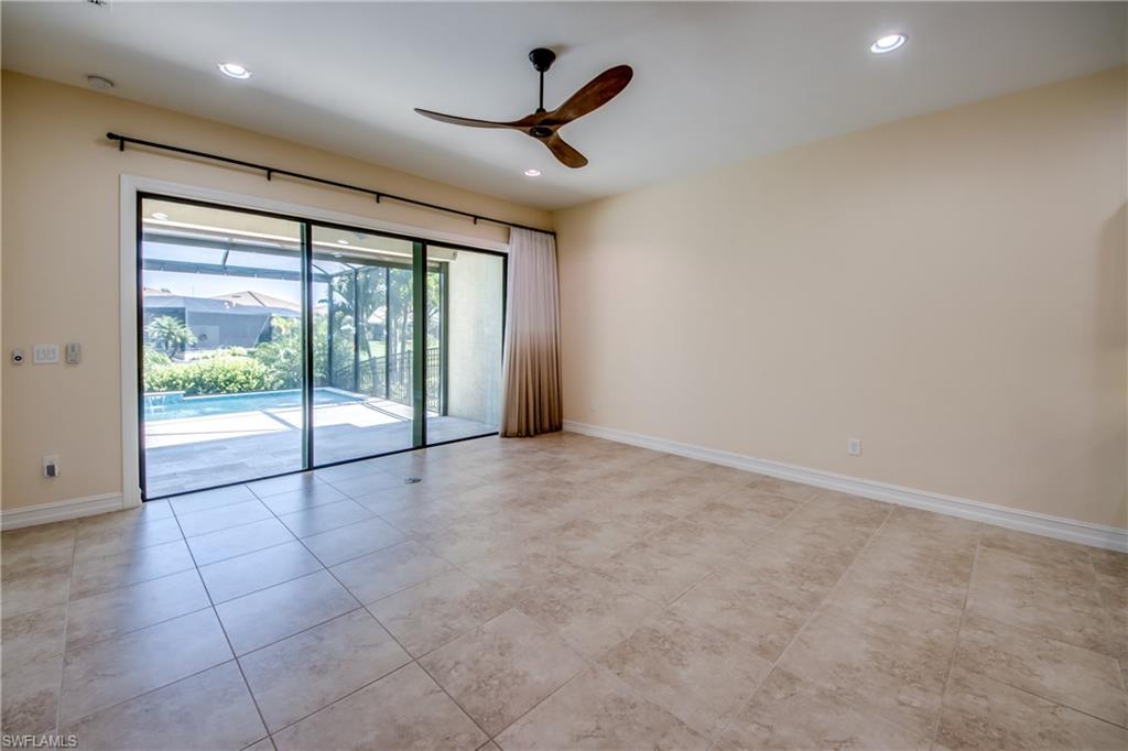 8260 Venetian Pointe Dr Property Photo 19