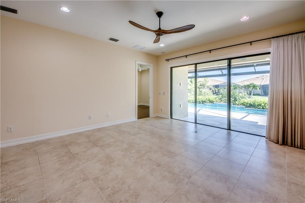 8260 Venetian Pointe Dr Property Photo 20